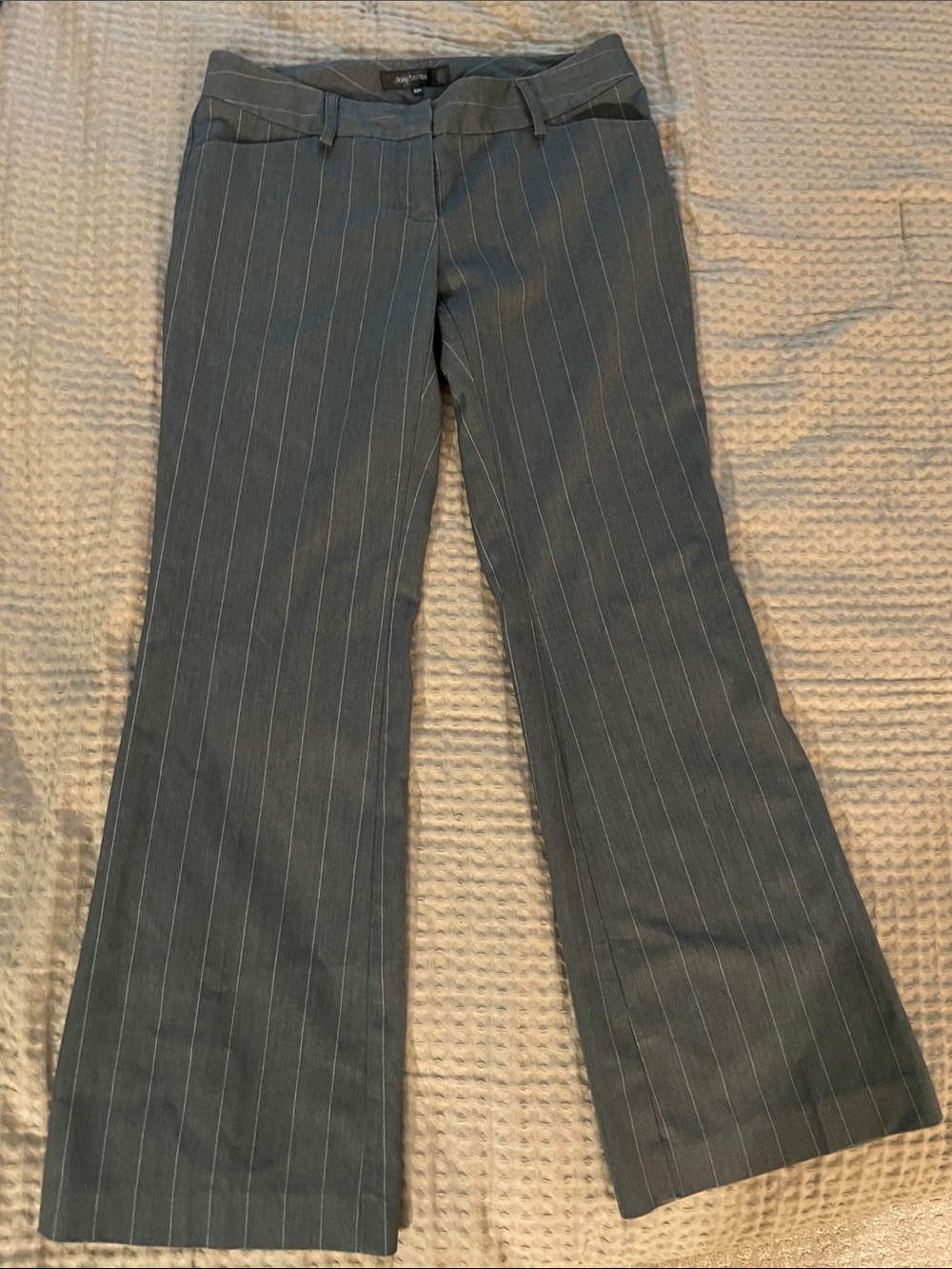 Daisy Fuentes Black Label Pinstripe trouser Slacks 6P petite
